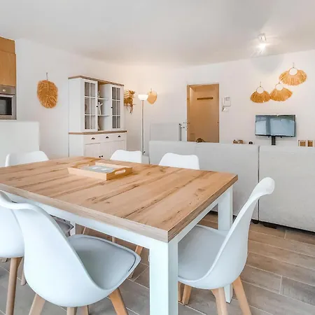 Awesome In With Kitchen شقة